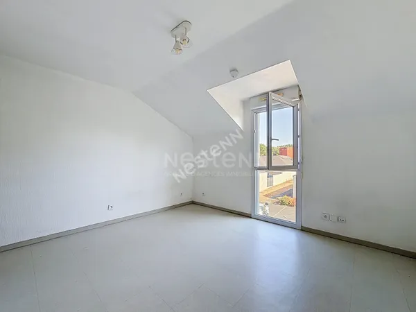 Exclusivité ! Nantes Recteur Schmitt, en Vente, studio en dernier étage, au calme, parking extérieur