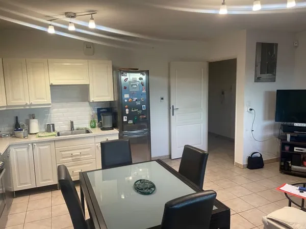 Appartement à vendre 3 pièces AIX EN PROVENCE (13) Luynes dernier étage dans une résidence récente