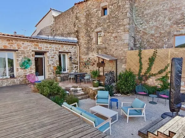 Magnifique Maison de Village en Pierre avec Deux Chambres et une Vue Imprenable