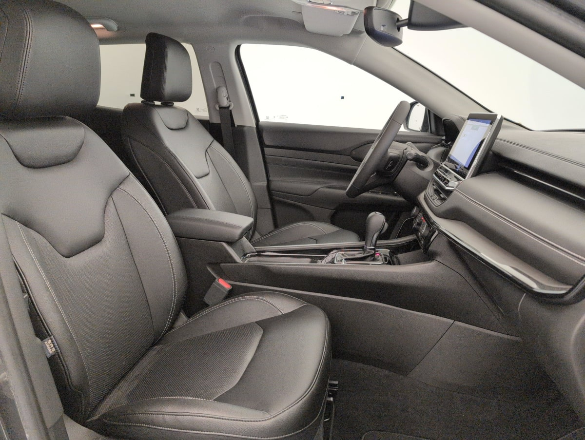 Jeep Compass — photo 9