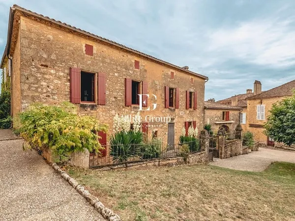 Maison de ville 12 pièces 321 m²