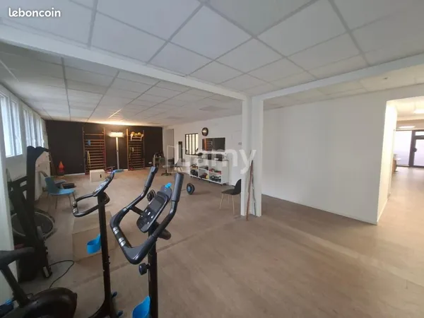 Bureau 140 m²