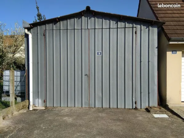 GRAND HANGAR DE 65 m2