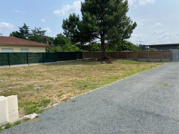 Terrain 380 m²