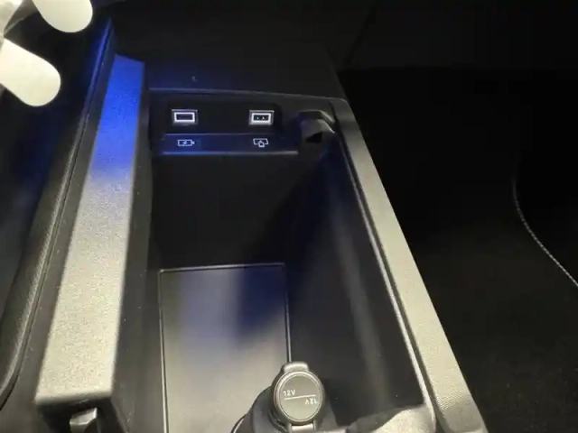Peugeot 5008 electrique 210 ch 73 kwh — photo 46