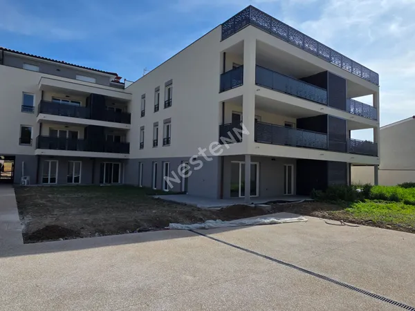 SAINT LAURENT DE MURE proche centre bourg - Type 4 neuf RT 2012 avec terrasse et jardin privatif S/O