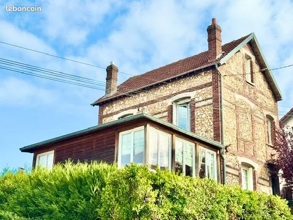Votre agence de proximité locale DELAITRE IMMOBILIER vous propose , sur Mont Saint Aignan ette maiso