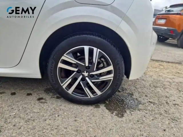 Peugeot 208 puretech 100 s&amp;s bvm6 — photo 11