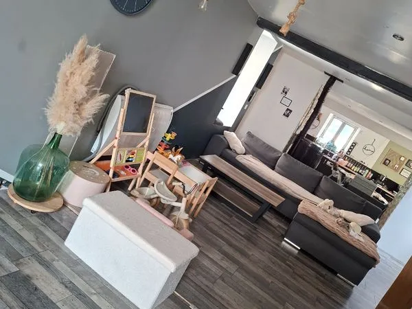 Belle Maison Familiale pleine de charme et de potentiel