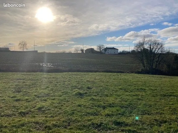 Terrain à bâtir de 1225 m² à POUDENX (40)