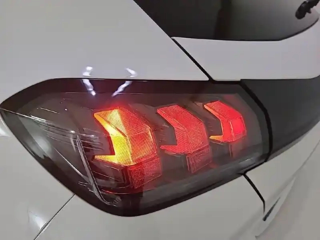 Peugeot 208 electrique 50 kwh 136ch — photo 85