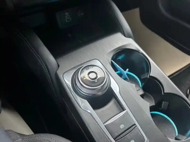 Ford Tourneo Connect 2.0 ecoblue 102ch titanium — photo 8