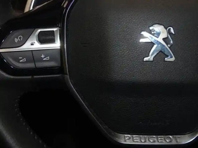 Peugeot 2008 1.5 bluehdi 130ch s&amp;s allure pack eat8 — photo 15