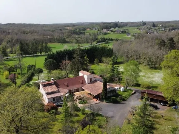 Entre Martel, Brive la Gaillarde et Souillac, très belle propriété sur plus de deux hectares de terr