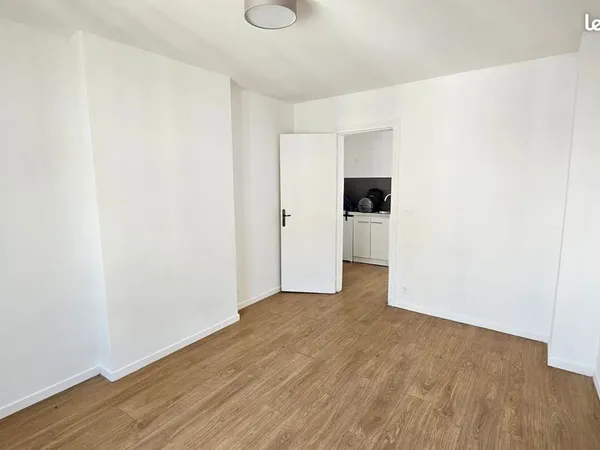Appartement 2 pièces traversant, remis à neuf - Ivry-sur-Seine (94200)
