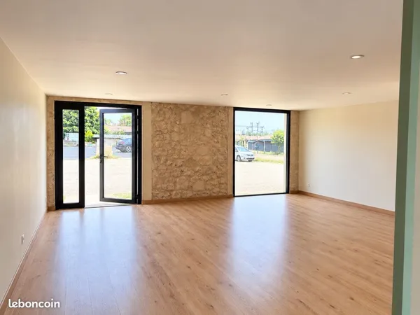Local Commercial en pierre