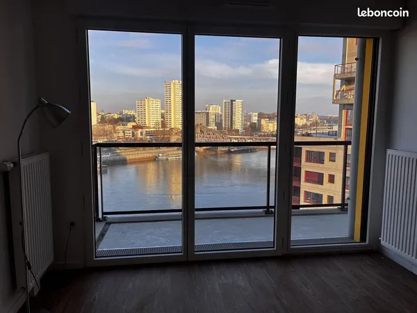 Vendu loué : 3 pièces 68 m² vue Seine, balcon, parking, Ivry Port