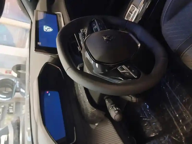 Peugeot 2008 hybrid 145 e-dcs6 — photo 19