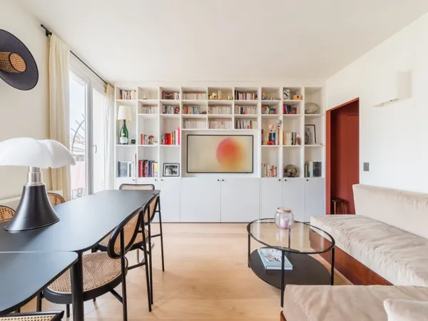 Vends appartement 2 pièces rénové par architectes d'intérieur - balcon filant - Paris 10e