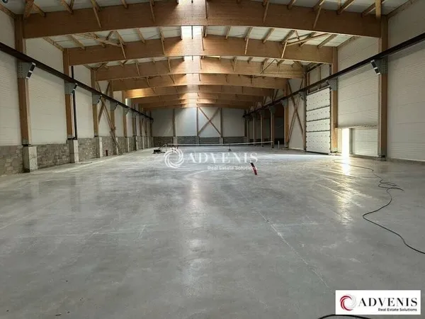 Local d'activité 2465 m²