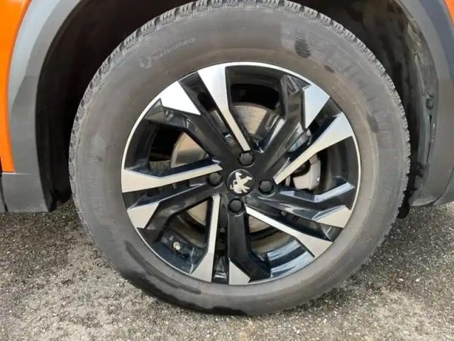 Peugeot 2008 e- 136ch gt — photo 10