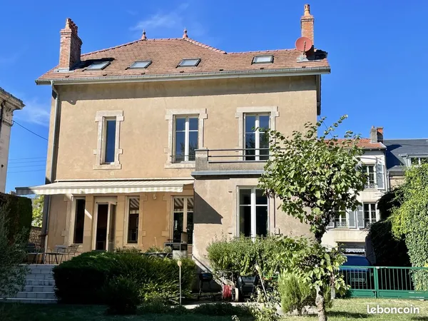 Propriété 11 pièces 256 m²