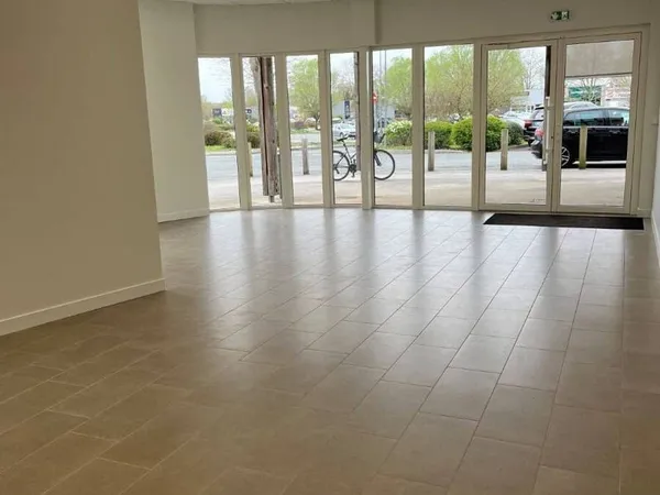 Local commercial 190 m²