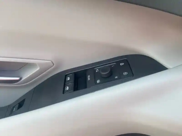 Ford Explorer 170ch standard range 52kwh pack premium rwd — photo 6