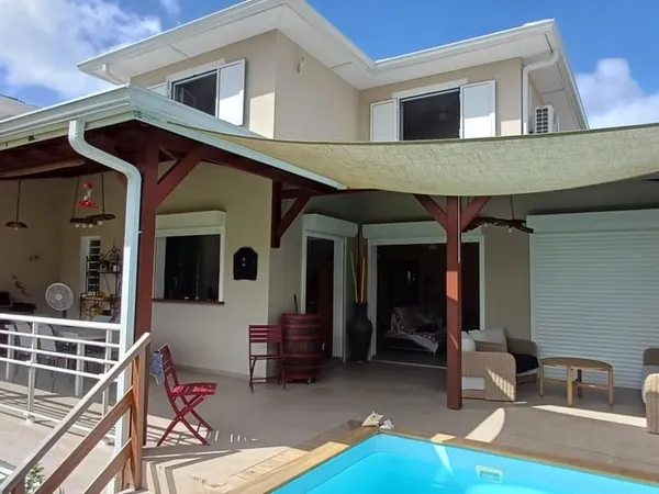 Villa f5 meublee avec piscine
