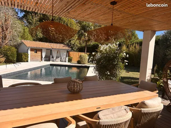 Maison avec piscine chauffée - 5 chambres - 170 m² - Terrain 4 120 m² - Salleboeuf