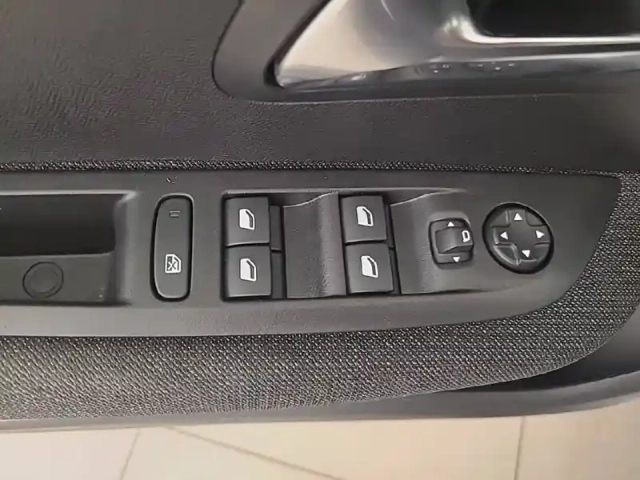 Peugeot 208 hybrid 100 e-dcs6 — photo 26