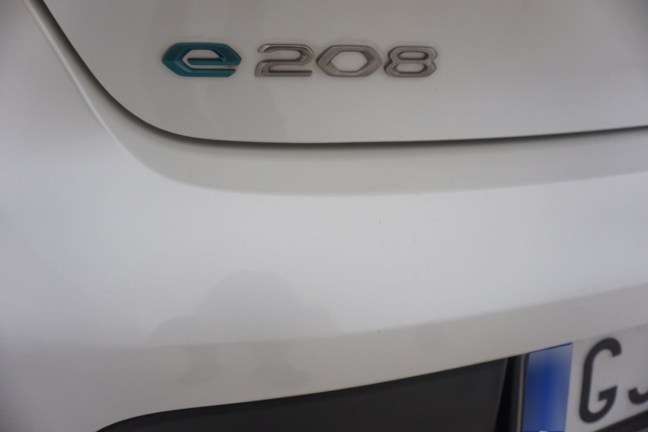 Peugeot 208 — photo 19