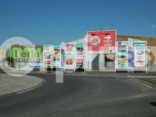 Local commercial 224 m²