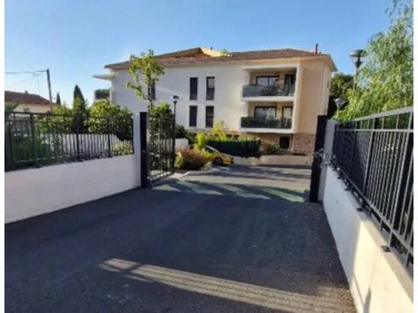 Stationnement Location Toulon   70€