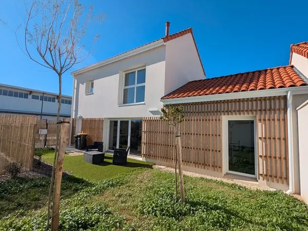 Maison neuve bourg Sainte-Soulle