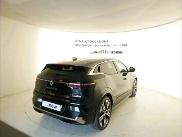 Renault Megane e-tech electric ev60 220ch iconic super charge — photo 2