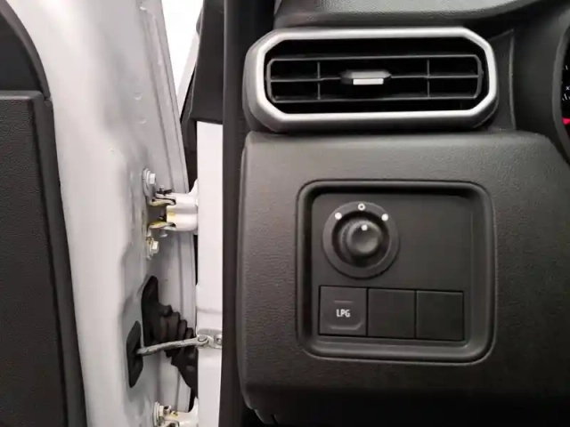 Dacia Duster eco-g 100 4x2 — photo 28