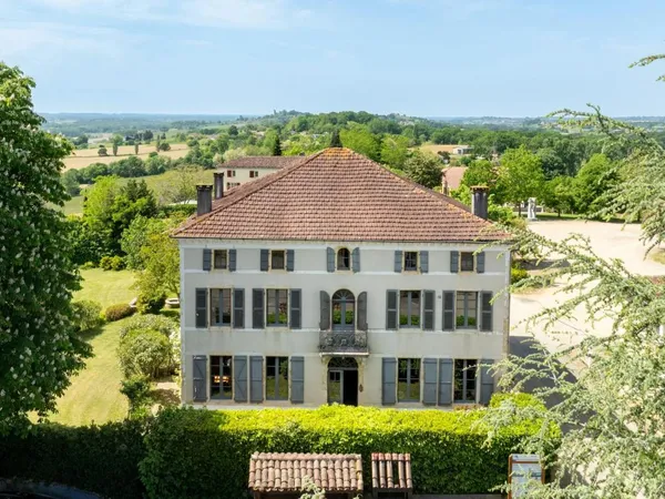 Vends demeure - 517 m² - 13 pièces, 9 chambres - Amou 40330