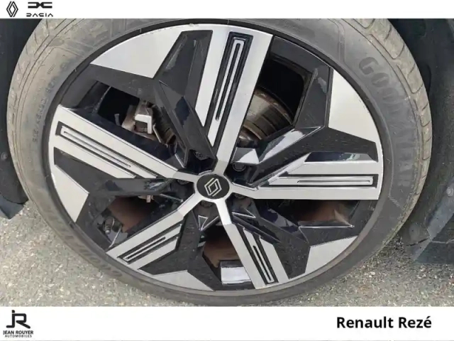 Renault Megane e-tech electric ev60 220ch iconic super charge -b — photo 8