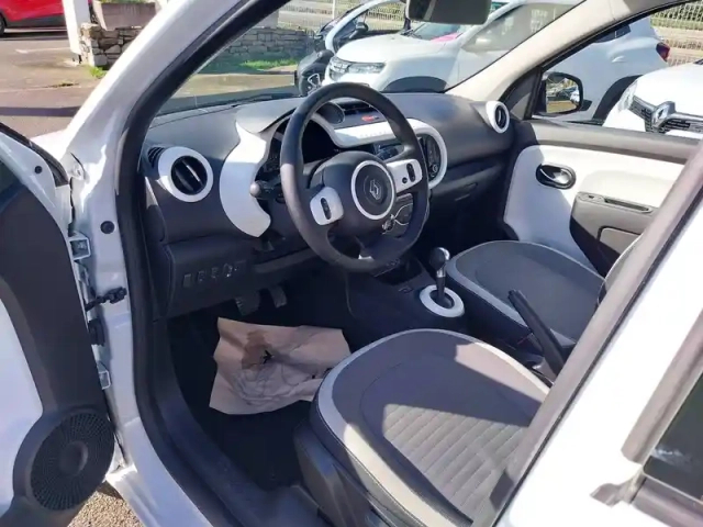 Renault Twingo iii e-tech — photo 30