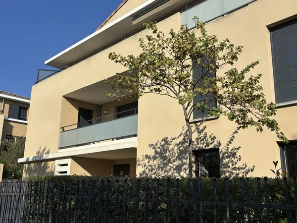 T3 de 60 M2, avec double garage exposition Ouest, village Pu