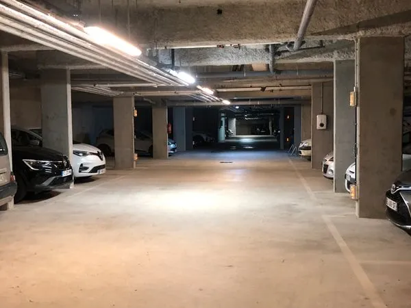Place de parking sécurisée en sous-sol — Palaiseau (proche Plateau de Saclay)