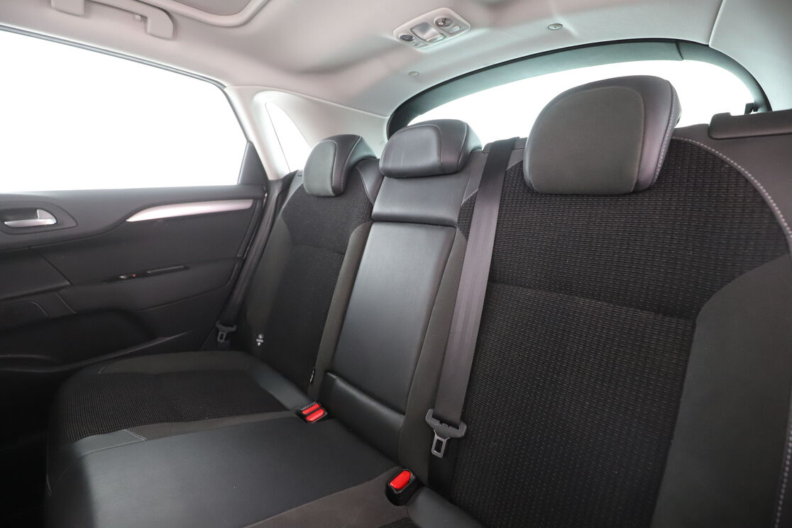Citroen C4 1.2 PureTech Shine EAT6 — photo 13