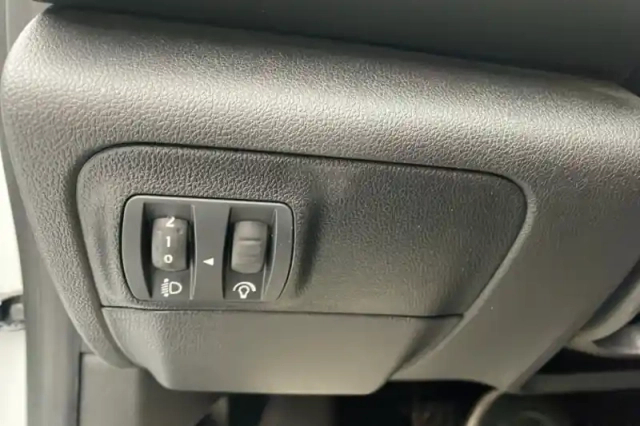 Renault Megane iv berline tce 140 edc — photo 45