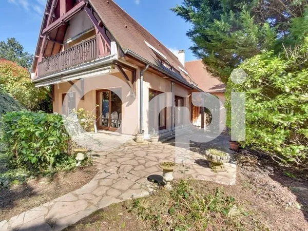 Maison 7 pièces 270 m²