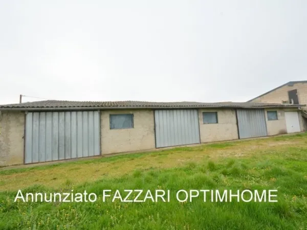À vendre en exclusivité à Lion-devant-Dun, bâtiment à usage de garages et bureau, surface totale 282