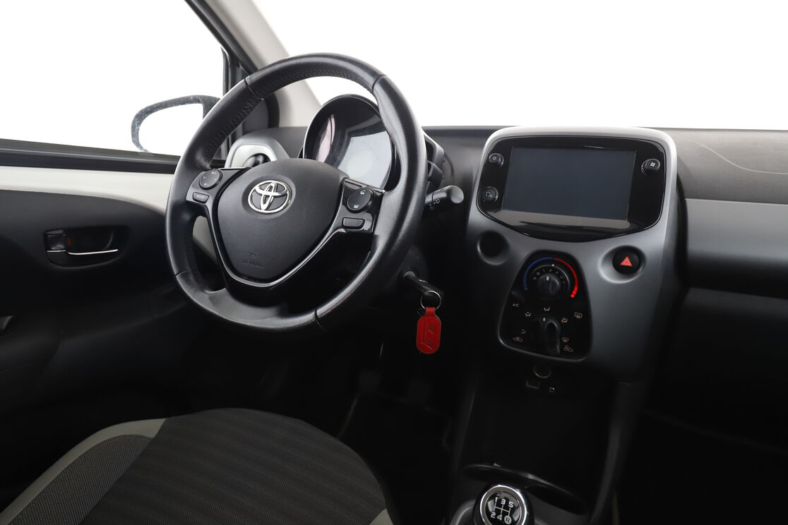Toyota Aygo 1.0 VVT-i X-Play — photo 12