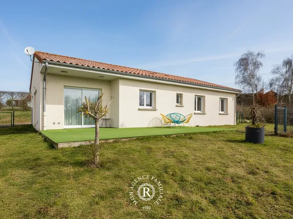 Maison de plain pied de 2013 sur une belle parcelle de 1500m