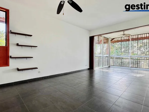 APPARTEMENT T2 - RESIDENCE SECURISEE AVEC PISCINE A CAYENNE