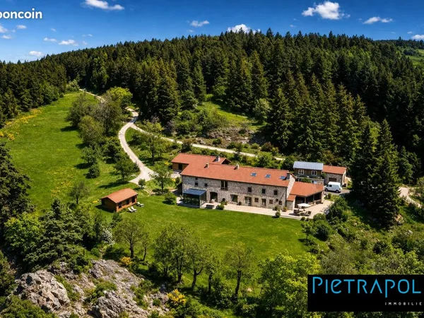 Propriété 7 pièces 408 m²